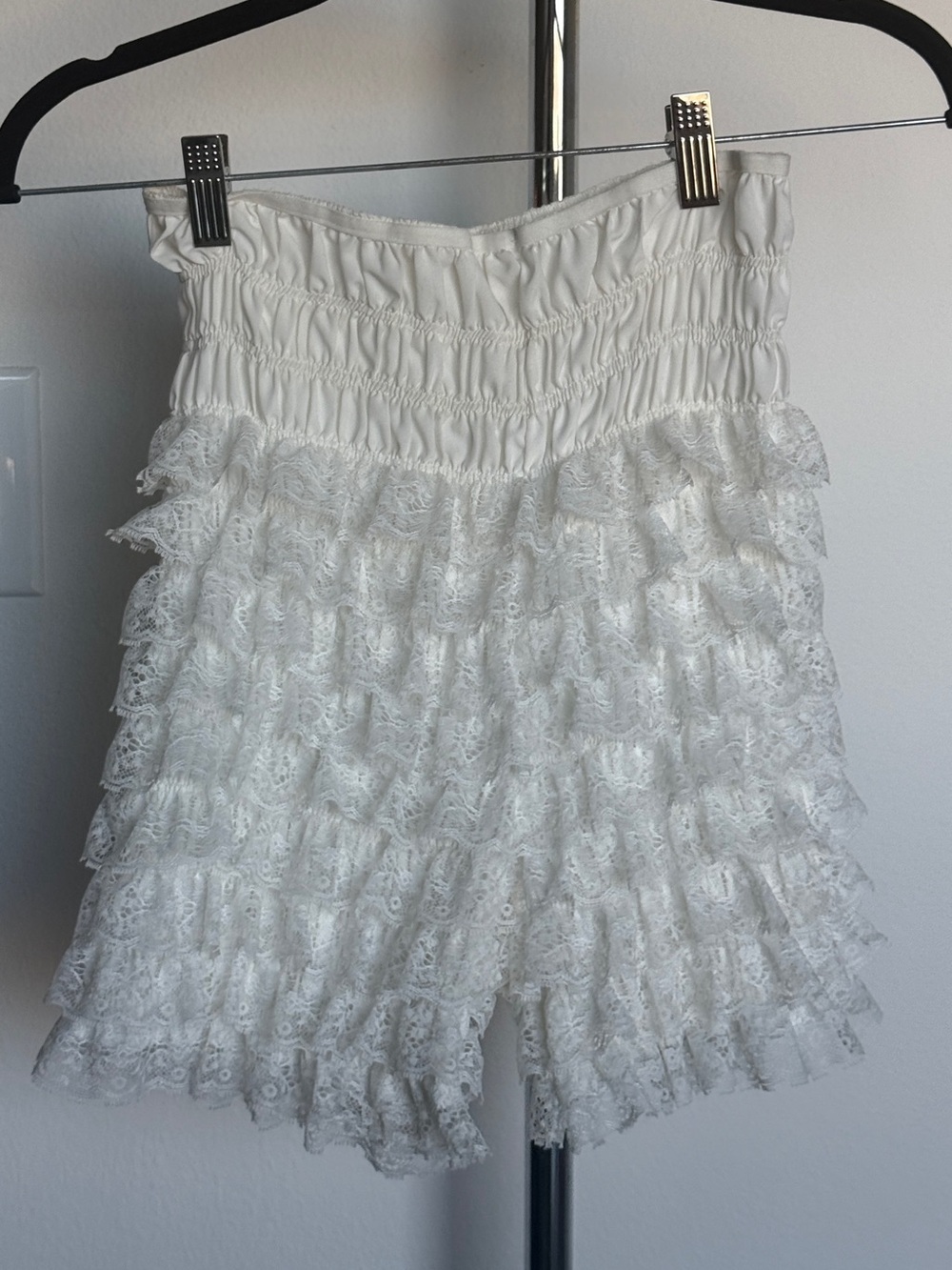 Vintage White Ruffled Lace Shorts